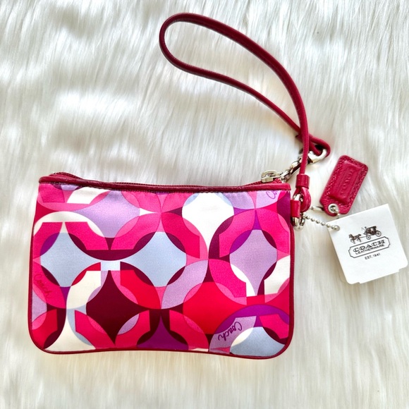 COACH POPPY WRISTLET - Picture 2 of 16